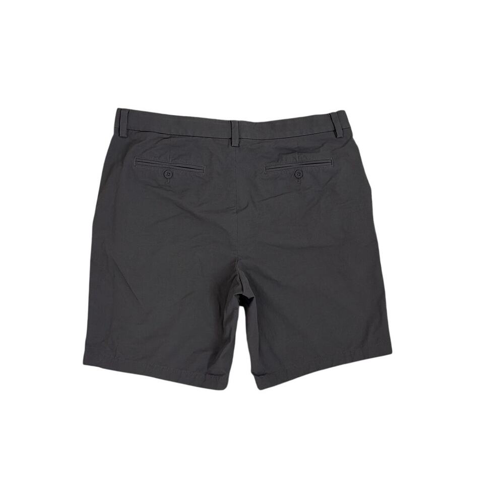 Vineyard Vines OTG Gray Performance Flat Front Shorts Size 32 - Picture 2 of 3